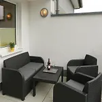 Magnificent In With Balcony 아파트