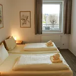 Magnificent In With Balcony 아파트 *