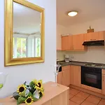 Magnificent In With Balcony 아파트 *